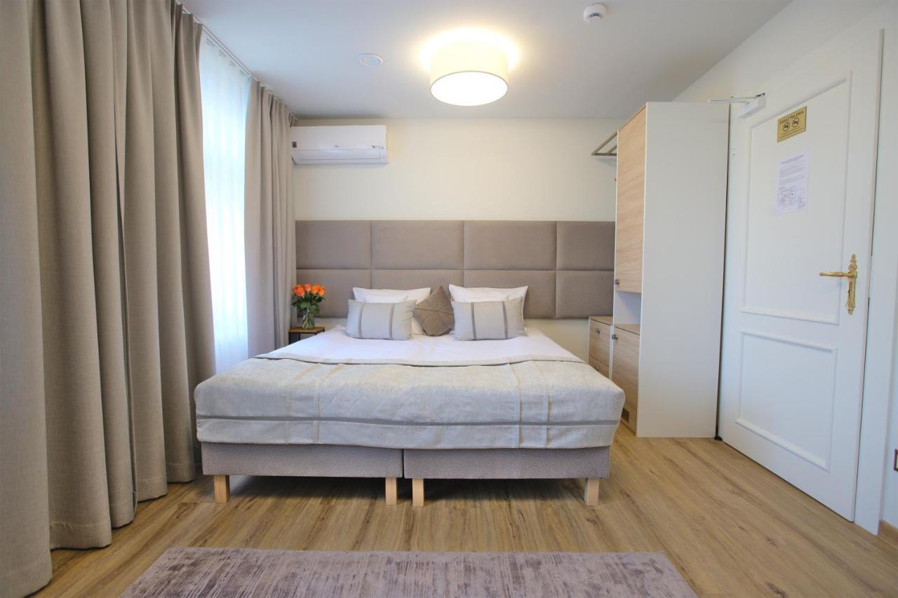 Hotel I Restauracja Na Skarpie Zabkowice Slaskie Luaran gambar